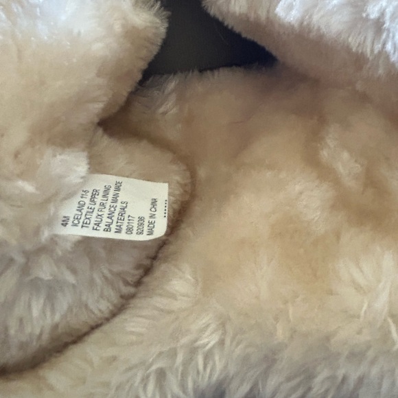 Makalu
NEW/NEVER WORN/ WITHOUT TAGS GIRLS' MAKALU BIG KID ICELAND WINTER BOOTS - Picture 9 of 10